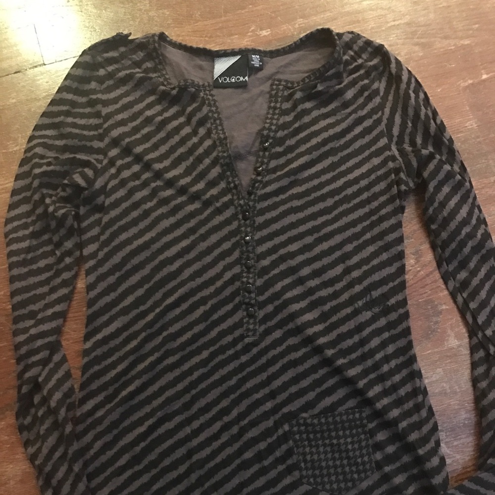 Volcom Women's long sleep shirt. Size M